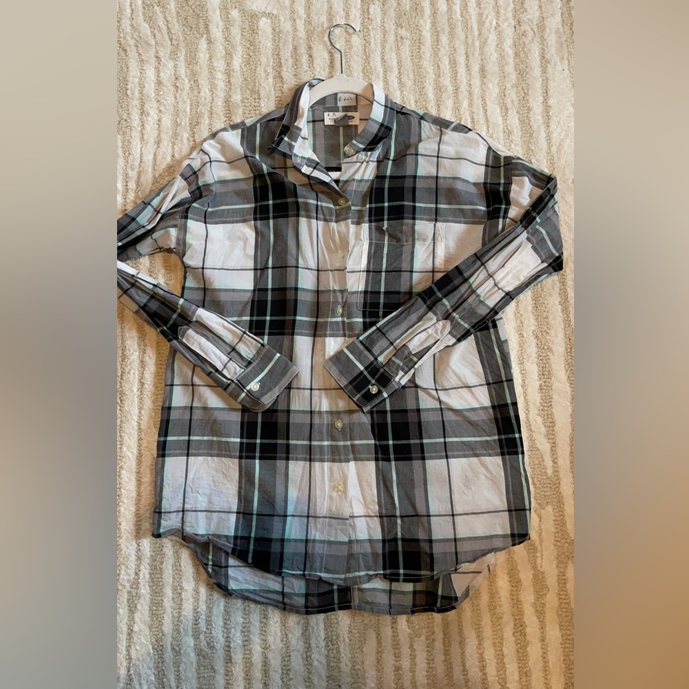Old Navy women’s plaid button down (boyfriend) S/P